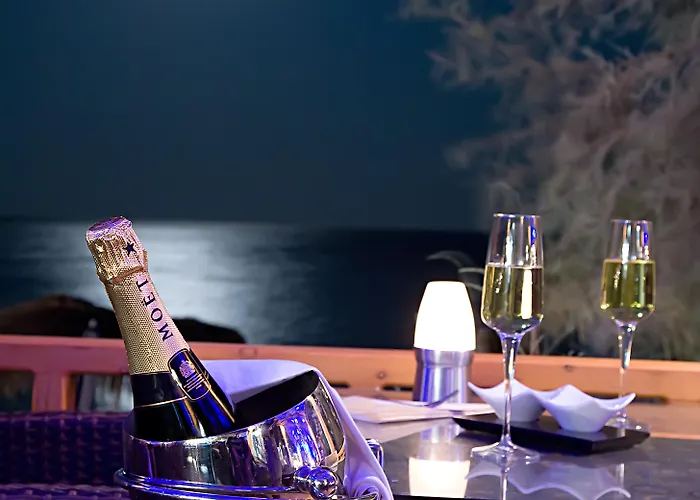 Oxygen Sea Side 3* Kamari (Santorini)