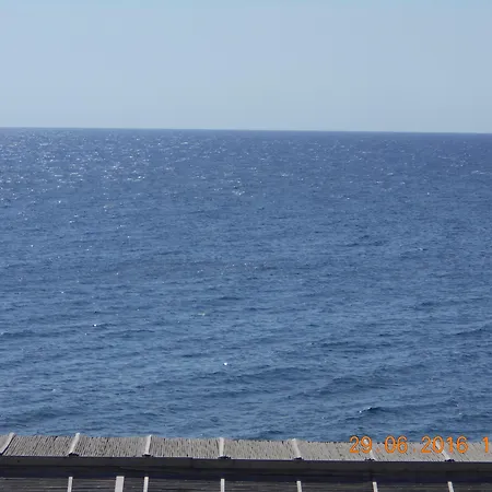 Oxygen Sea Side Otel Kamári